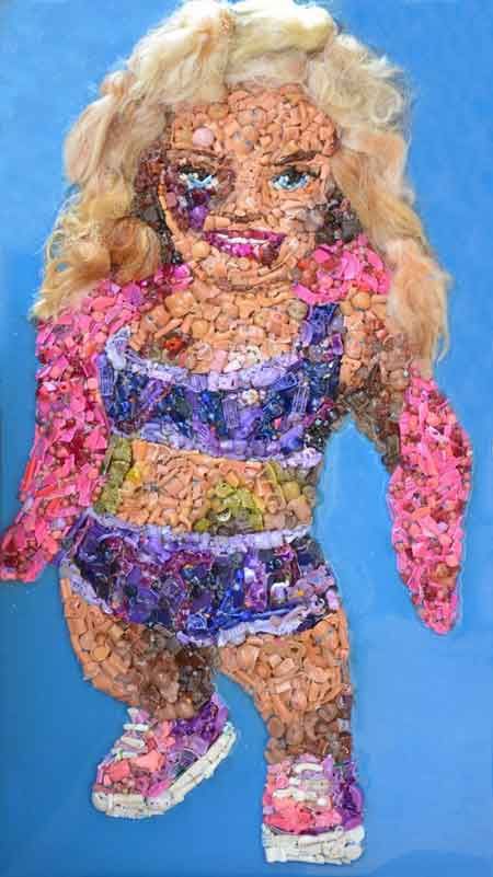 Nella &quot;Giornata Internazionale della Violenza Sulle Donne&quot; in mostra le Barbie Tumefatte di Lady Be